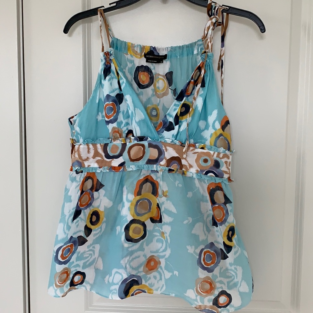 BCBGMAXAZRIA SUMMER TOP WITH TIES💕